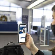 美联航在机场推出虚拟的按需客户服务